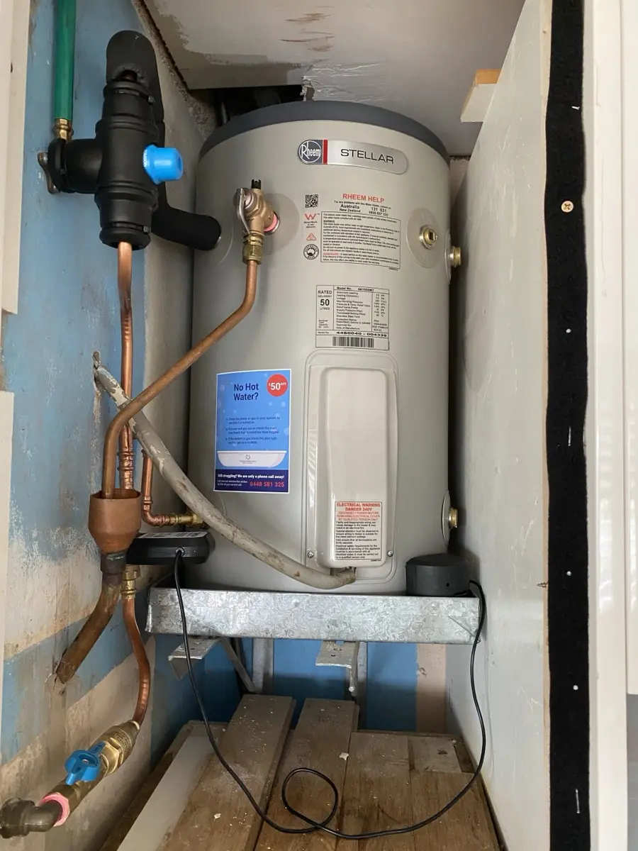 New Rheem Stellar 50L electric hot water tank installed in Frenchs Forest granny flat
